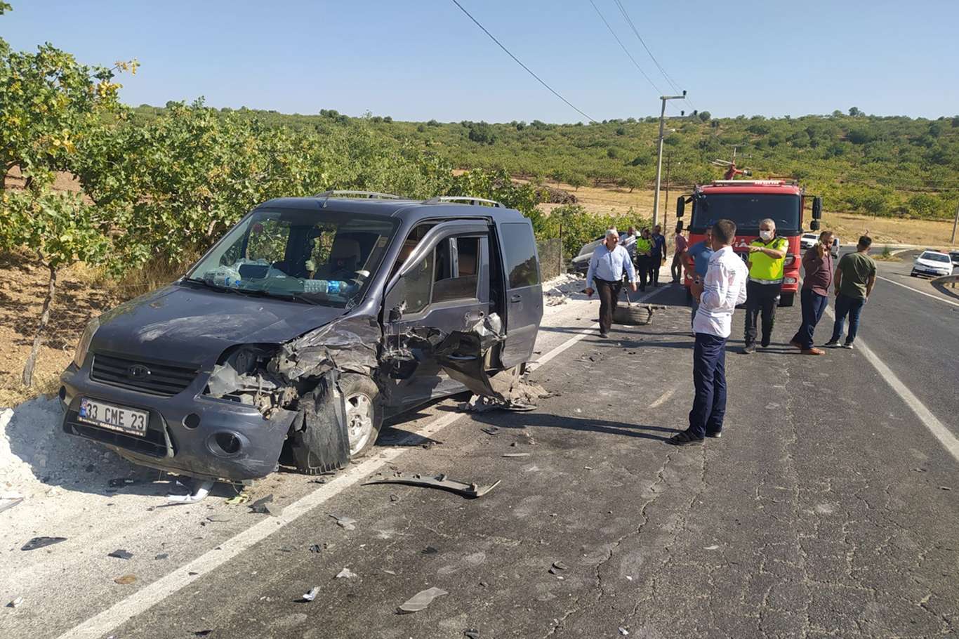 ​Hafif ticari araç ile otomobil çarpıştı: 4 yaralı